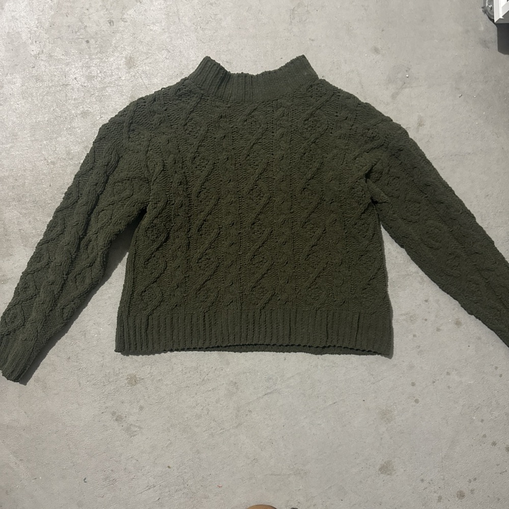 Elegant Forest Green Cable Knit Turtleneck Sweater